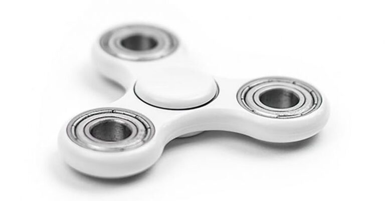 Trends - White 3-blade Fidget Spinner